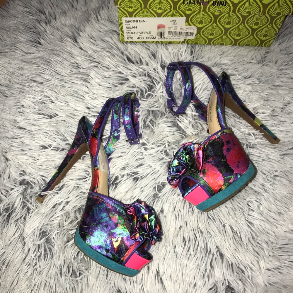 Woman’s Multi Color Gianna Bini Heels